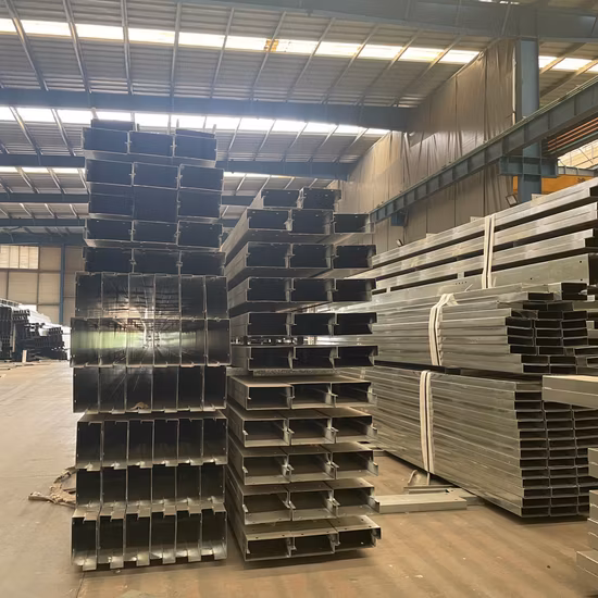 Zincatura a caldo / superficie di una fabbrica con struttura in acciaio / arcareccio a forma di Z